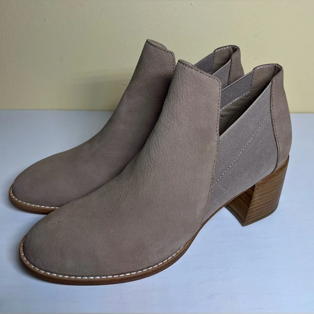 NWOT- Women’s Eileen Fisher “Bayo” Tumbled Nubuck Genuine Suede Boots -Tan -Sz 9